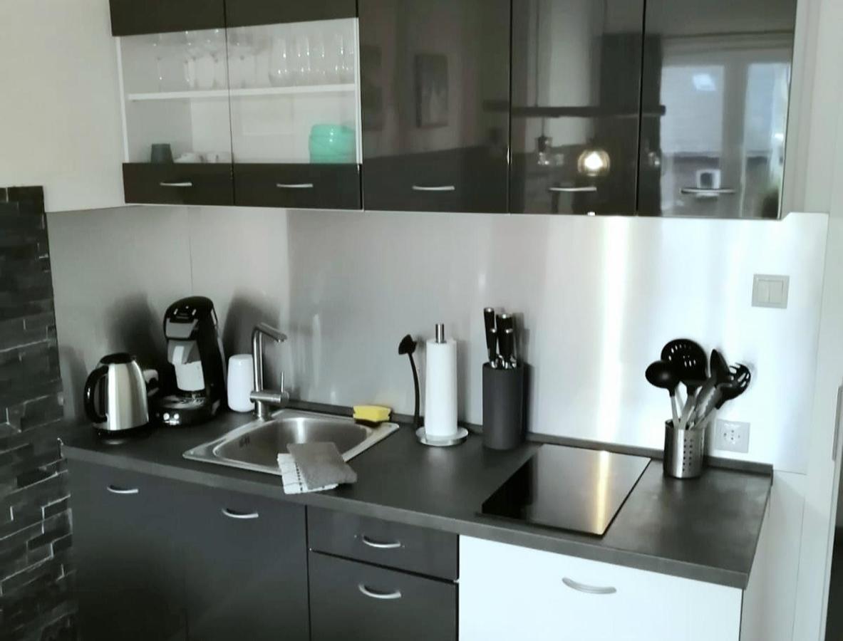 Moderne Wohlfuehloase Zentral In Seenaehe - Pillow Menu, 2 Stk 55" Smart Tvs, Netflix, Disneyplus Uvm Ветер Екстериор снимка