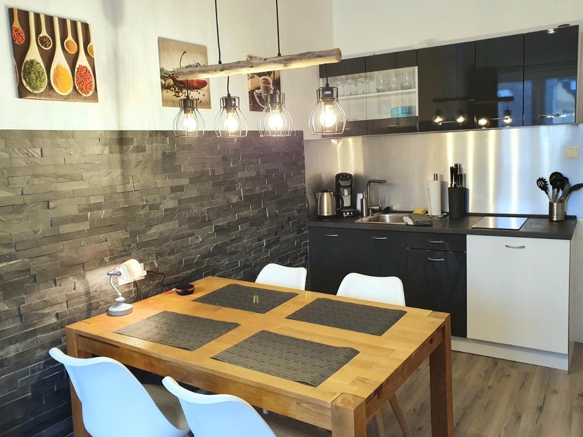 Moderne Wohlfuehloase Zentral In Seenaehe - Pillow Menu, 2 Stk 55" Smart Tvs, Netflix, Disneyplus Uvm Ветер Екстериор снимка