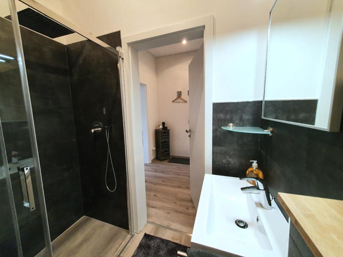 Moderne Wohlfuehloase Zentral In Seenaehe - Pillow Menu, 2 Stk 55" Smart Tvs, Netflix, Disneyplus Uvm Ветер Екстериор снимка