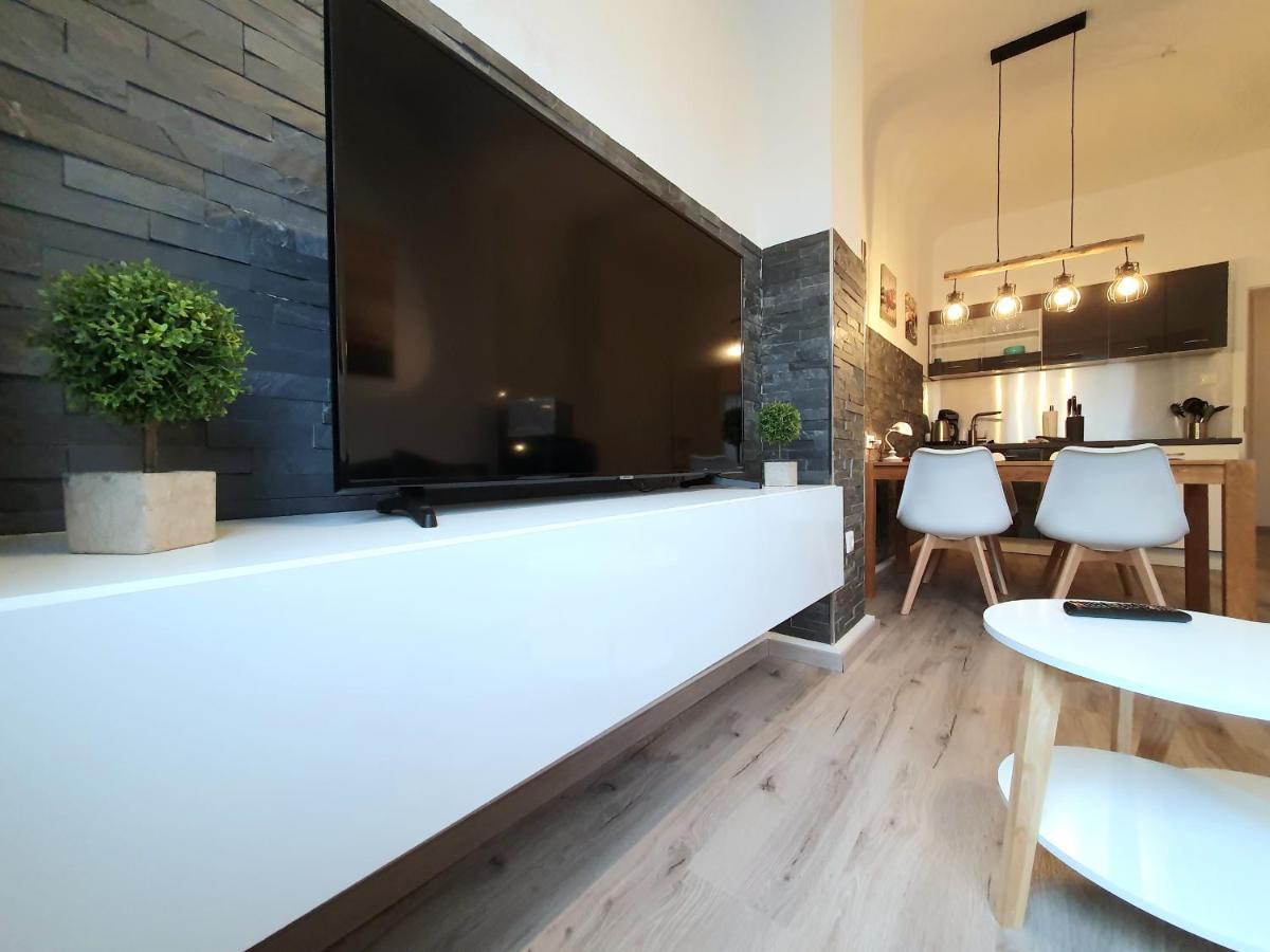 Moderne Wohlfuehloase Zentral In Seenaehe - Pillow Menu, 2 Stk 55" Smart Tvs, Netflix, Disneyplus Uvm Ветер Екстериор снимка